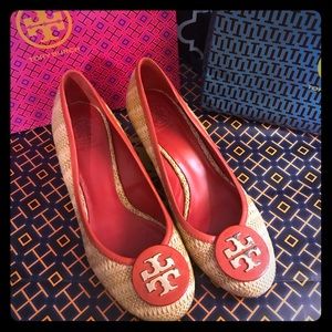 Tory Burch Woven Raffia wedges size 10